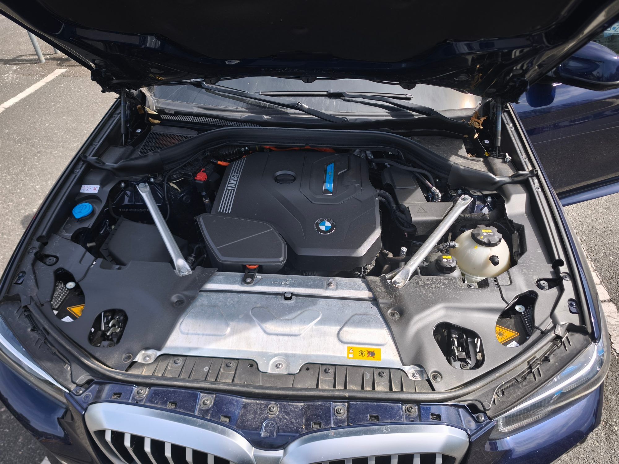Compartimentul motor al BMW X3 xDrive30e