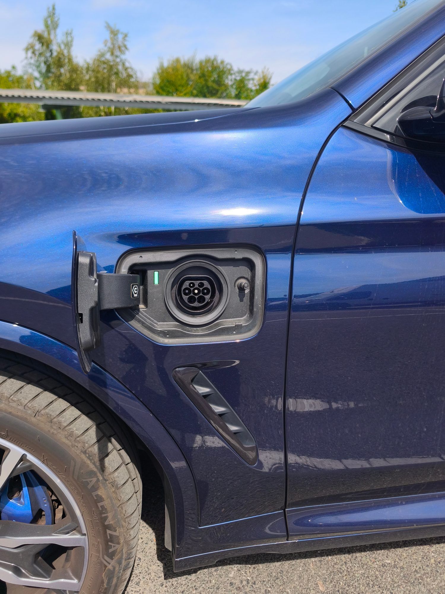 Portul de încărcare Type 2 al BMW X3 xDrive30e