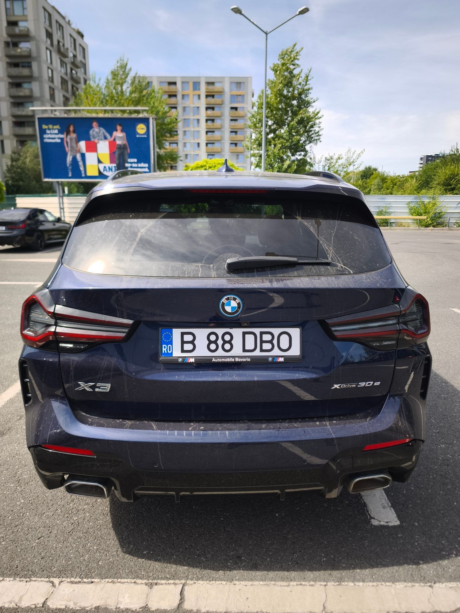 BMW X3 xDrive30e M Sport albastru, vedere din spate