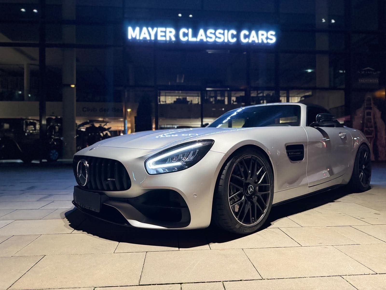 Mercedes-AMG GT Roadster argintiu, vedere față-lateral