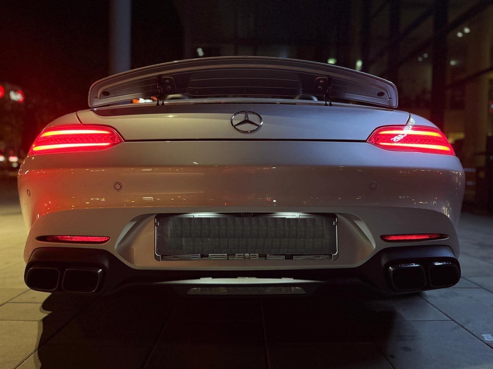 Mercedes-AMG GT Roadster argintiu, vedere din spate